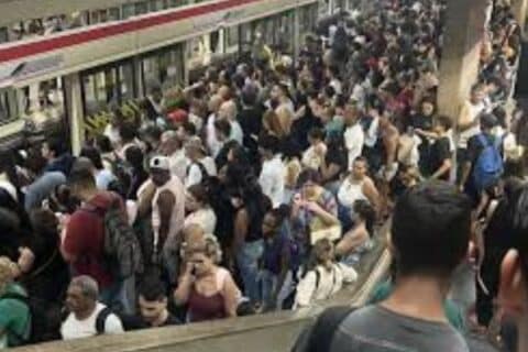 20 horas de falha: Linha 11-Coral opera com lentidão e intervalos ampliados