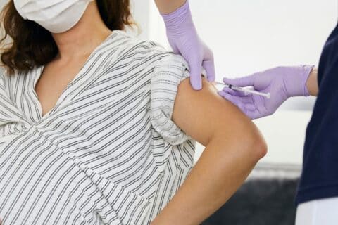 Em dezembro Brasil começa a vacinar gestantes contra vírus da bronquiolite