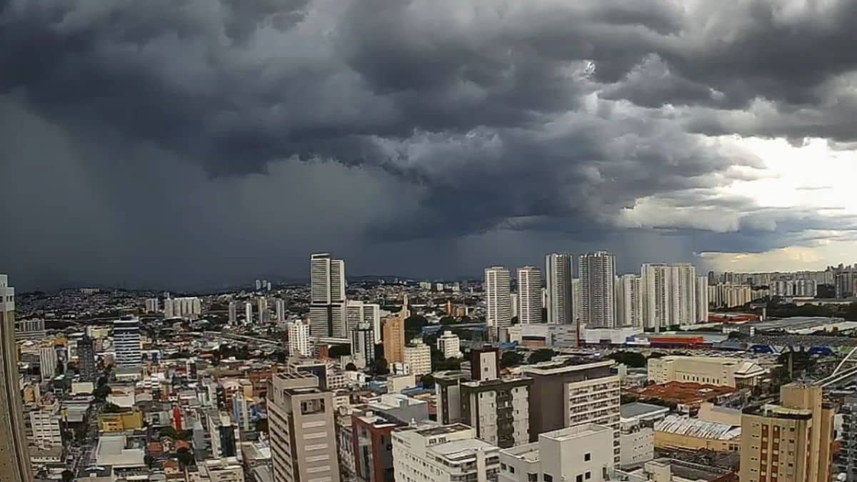 Previsão do Tempo em São Paulo: semana começa com calor, abafamento e risco de chuva forte