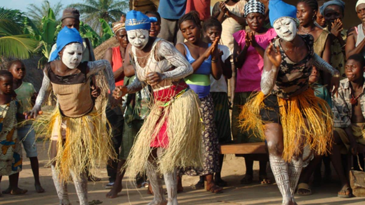 Serra Leoa enfrenta avanço de comércio ilegal ligado a rituais de magia