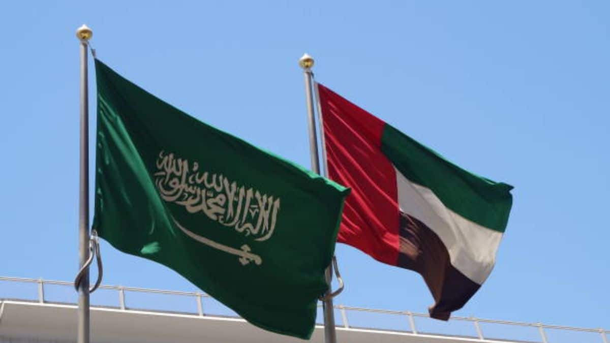 Arábia Saudita bombardeia Mukalla e pressiona Emirados