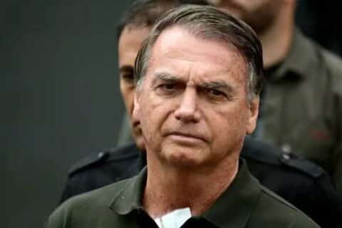 Bolsonaro é submetido a cirurgia de hérnia nesta quinta-feira (25)