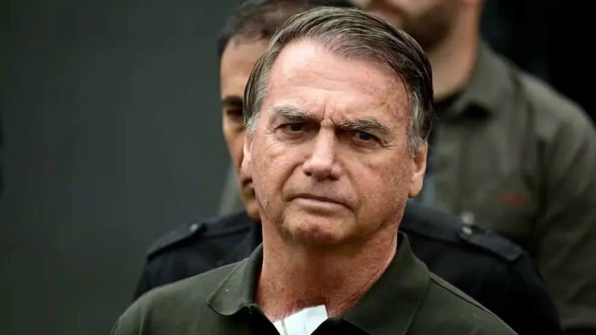Bolsonaro é submetido a cirurgia de hérnia nesta quinta-feira (25)
