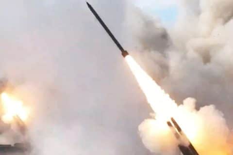 China dispara foguetes em exercícios militares ao redor de Taiwan