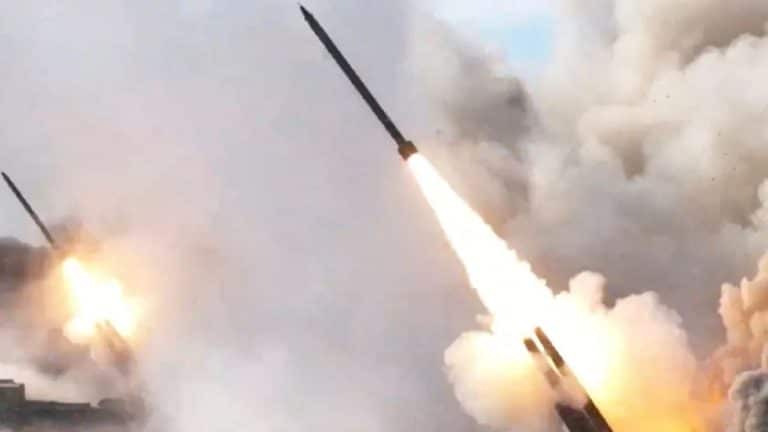 China dispara foguetes em exercícios militares ao redor de Taiwan