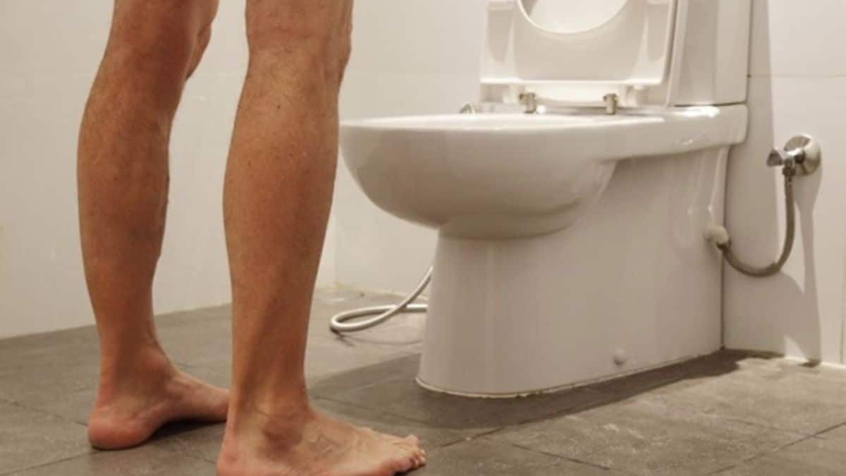 Especialistas explicam relação entre posição ao urinar e próstata