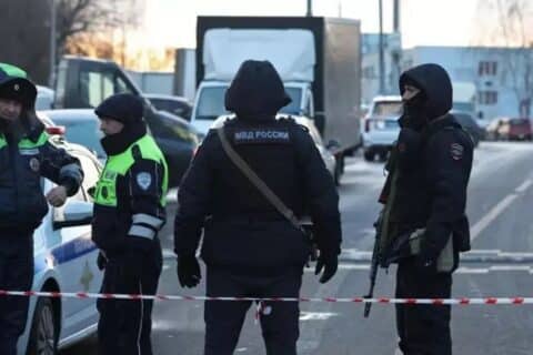 Explosão mata dois policiais e uma terceira pessoa em Moscou