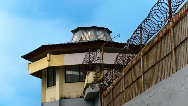 Grupo criminoso manipula ordens judiciais e libera detentos em BH