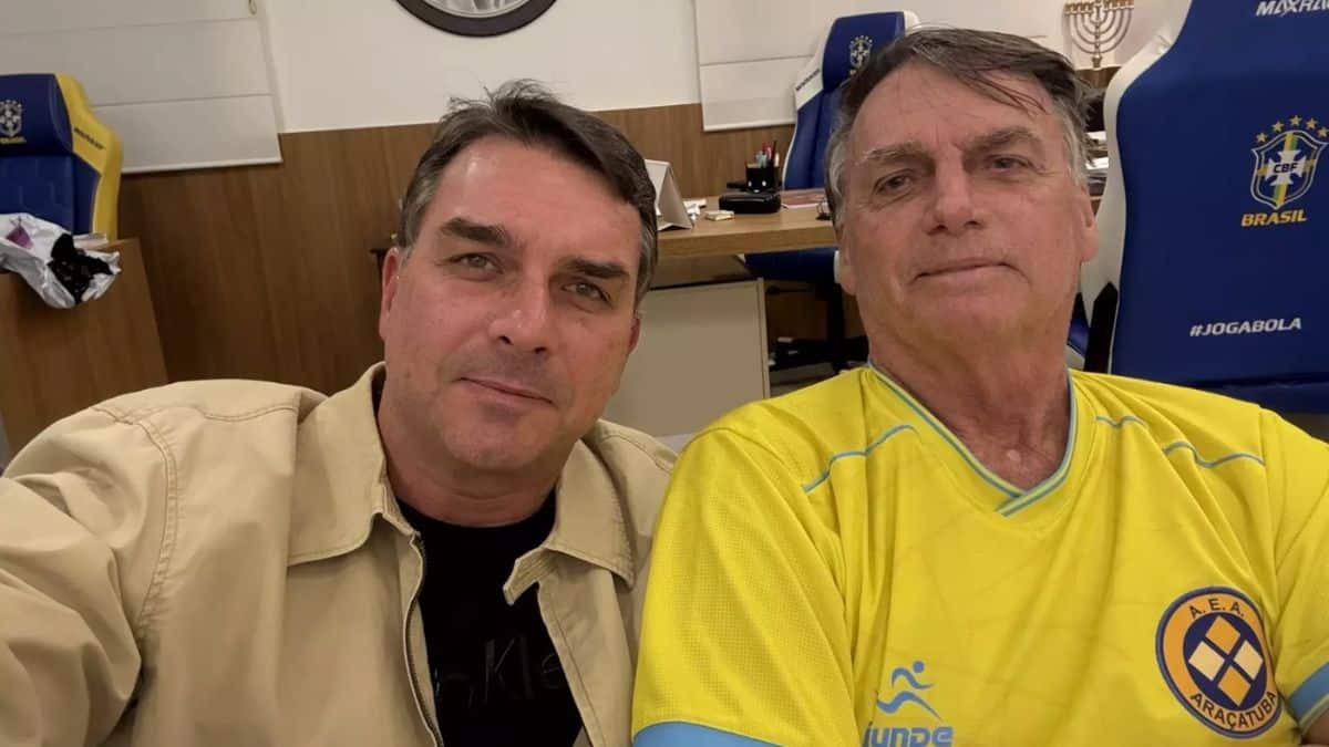 Jair Bolsonaro indica Flávio Bolsonaro como opção para 2026