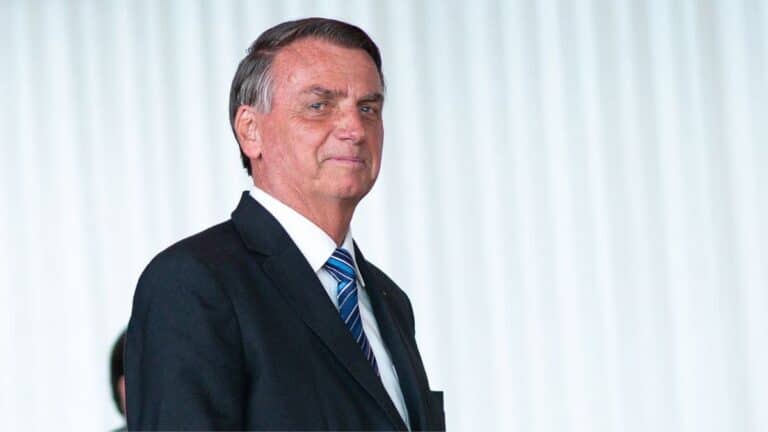 Moraes autoriza cirurgia de Bolsonaro, mas rejeita prisão domiciliar