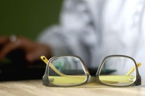 Os fatores que realmente fazem o grau dos óculos aumentar
