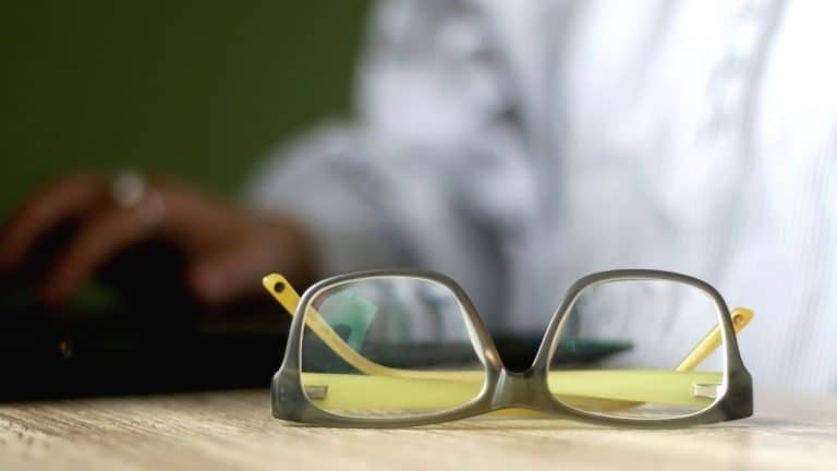 Os fatores que realmente fazem o grau dos óculos aumentar