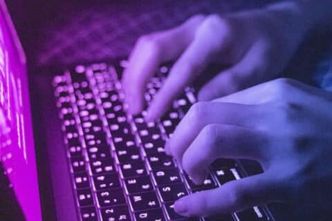 Palavras proibidas na internet: mito ou controle algorítmico?