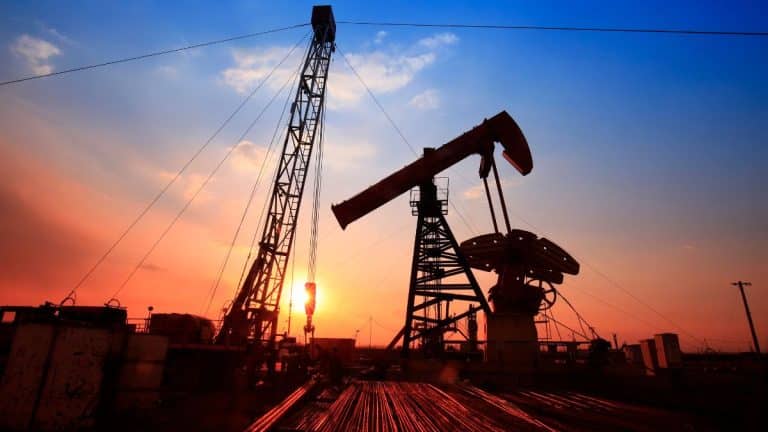 Pico do petróleo e por que a produção mundial está perto do limite