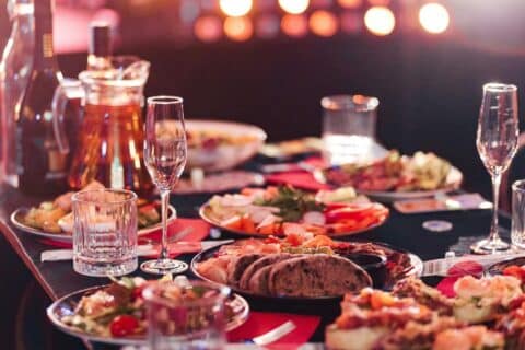 Quatro estratégias práticas para curtir as festas sem engordar