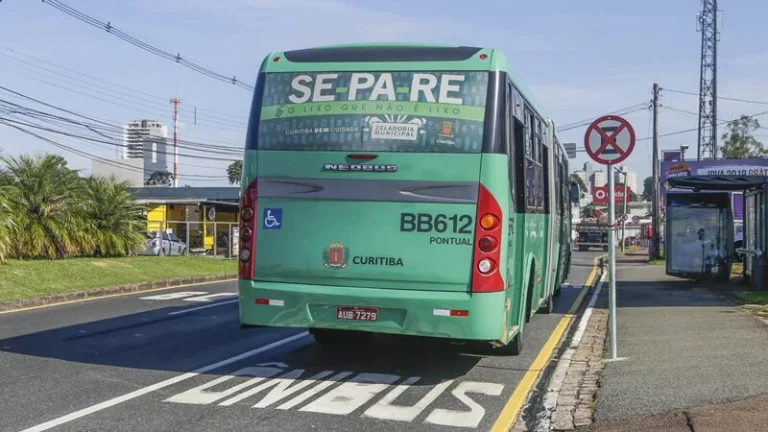 URBS notifica empresas de ônibus por descumprimento e cobra melhorias no transporte público de Curitiba