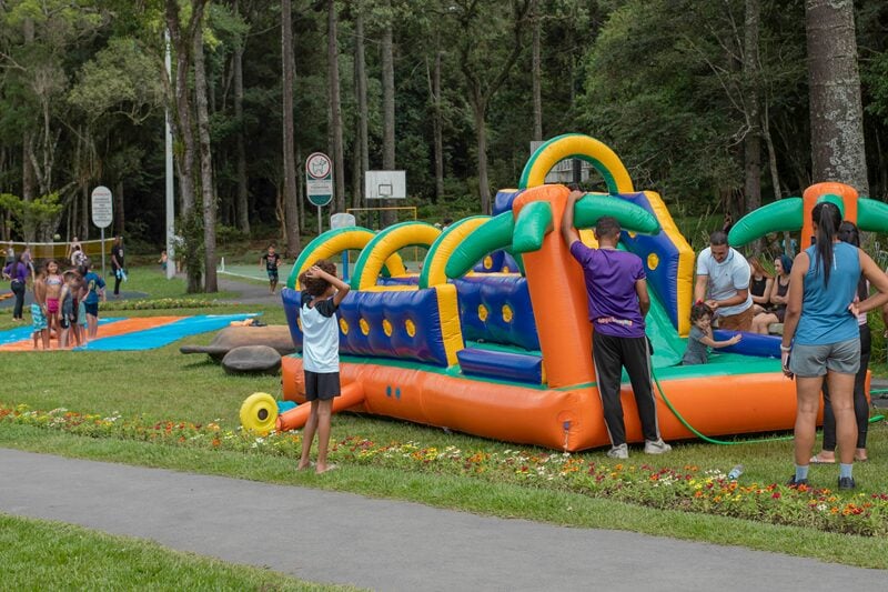 Verão em Curitiba Ganha Vida com Programação Cultural Gratuita em Diversos Pontos da Cidade