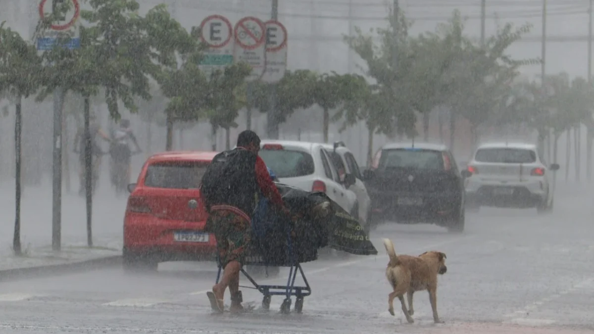 Curitiba Alerta Chuva Forte no Fim de Semana e Queda Brusca de Temperatura no Verão