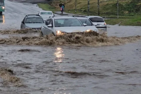 Tempestades de Verão Atingem Brasil Responsáveis por Quase Metade dos Desastres