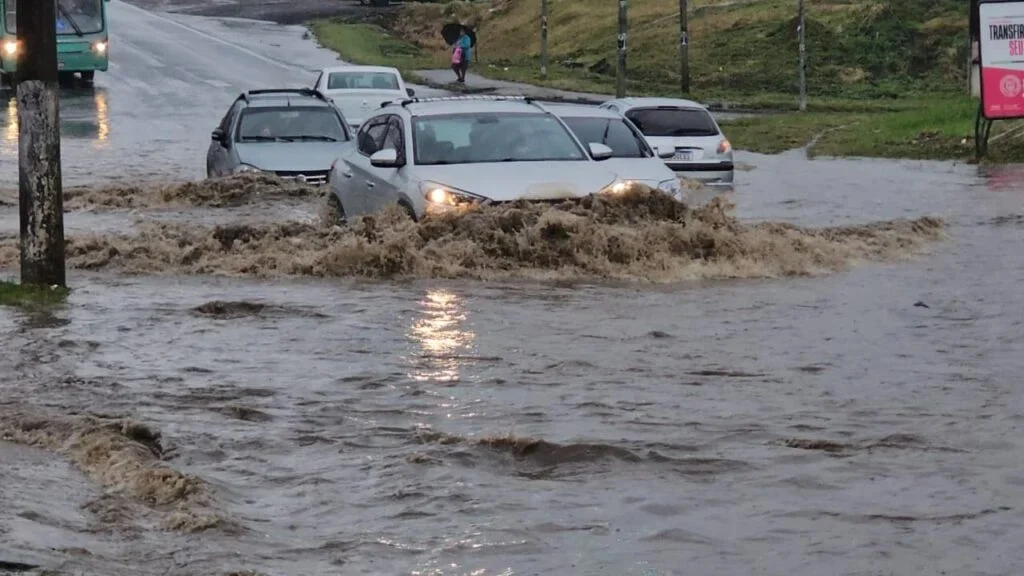 Tempestades de Verão Atingem Brasil Responsáveis por Quase Metade dos Desastres