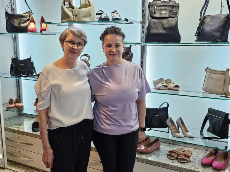 Paraíso dos Sapatos Atrai Multidão ao Centro de Curitiba com Ofertas Imperdíveis
