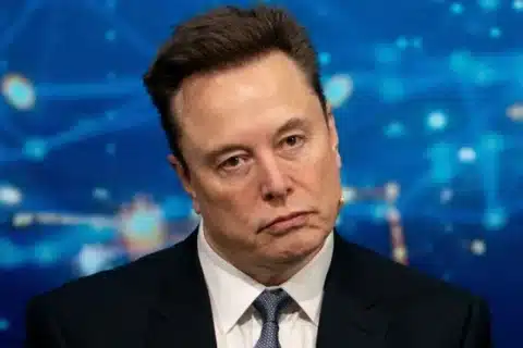 CEO Detona Elon Musk e Recusa Starlink em Voo Polêmico