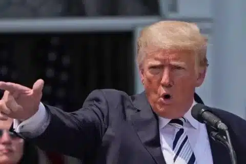 FTC investiga Trump T1 Phone após arrecadação milionária e alegações de fraude