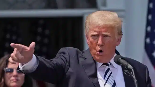 FTC investiga Trump T1 Phone após arrecadação milionária e alegações de fraude