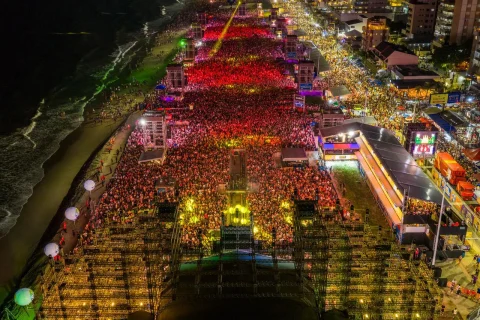 Shows no Litoral Paranaense Atraem Multidão Histórica Superando População Local