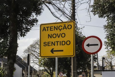 Rua no Sítio Cercado Muda Sentido Trânsito Melhora Fluidez