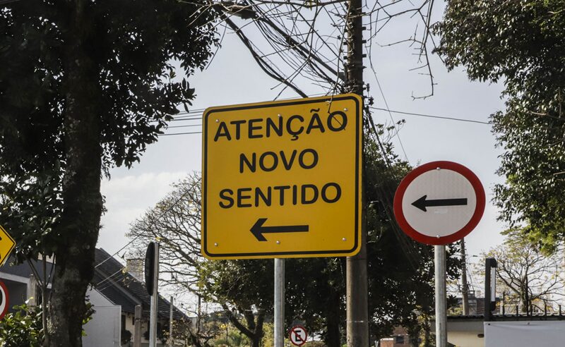 Rua no Sítio Cercado Muda Sentido Trânsito Melhora Fluidez