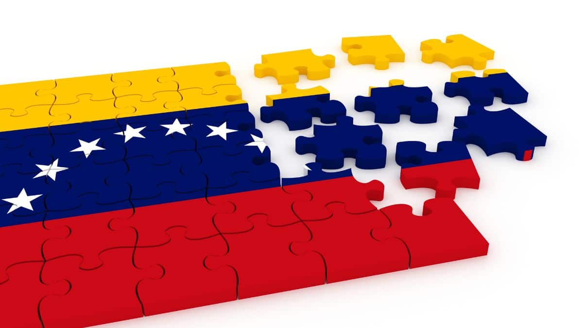 Bandeira da Venezuela formada por peças de quebra-cabeça, imagem simbólica sobre crise política e esforços de estabilização no país