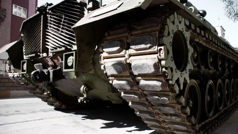 Brasil planeja renovar carros de combate em 2026