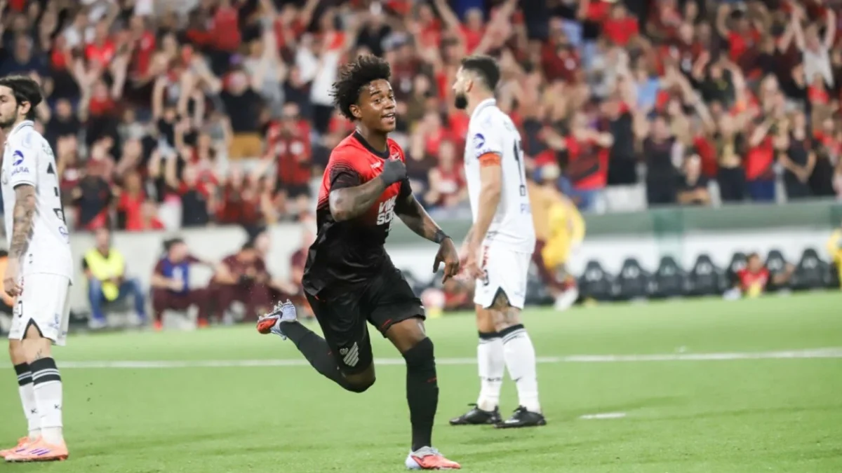 Athletico supera Operário em clássico com gol antológico e decisivo