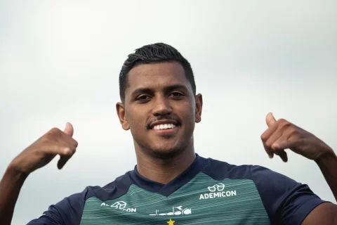 Flamengo e Corinthians medem forças no Maracanã com novidades e transmissão na Globo e Premiere