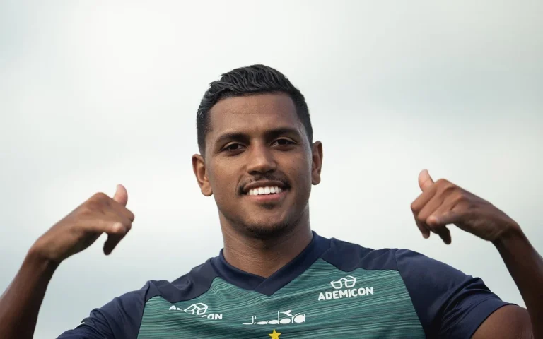 Flamengo e Corinthians medem forças no Maracanã com novidades e transmissão na Globo e Premiere