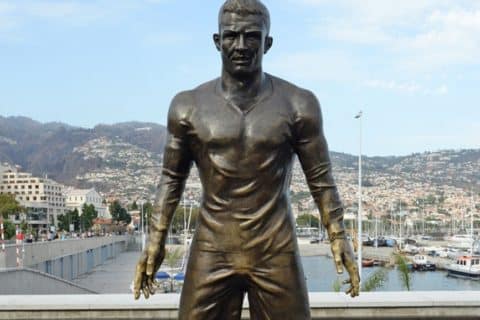 Estátua de Cristiano Ronaldo é incendiada na Ilha da Madeira