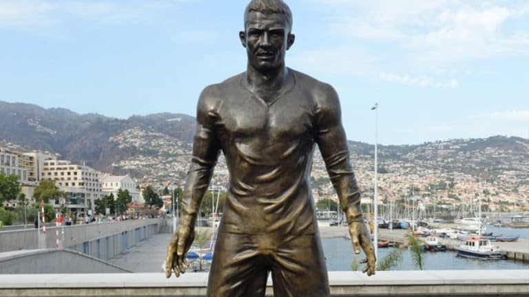 Estátua de Cristiano Ronaldo é incendiada na Ilha da Madeira