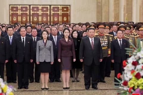 Filha de Kim Jong Un participa de visita inédita a mausoléu do avô