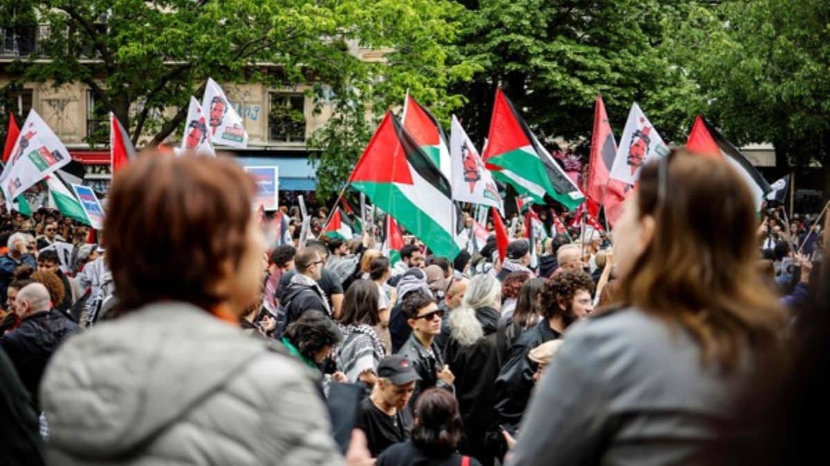 Irã tem manifestações pró-governo e contra o regime