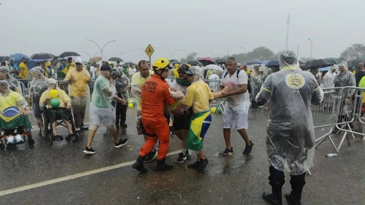 Manifestante ferida por raio em ato de Nikolas Ferreira vai para UTI