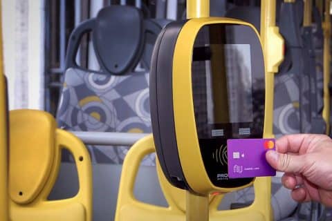 Metrô e ônibus de SP ampliam testes de pagamento digital