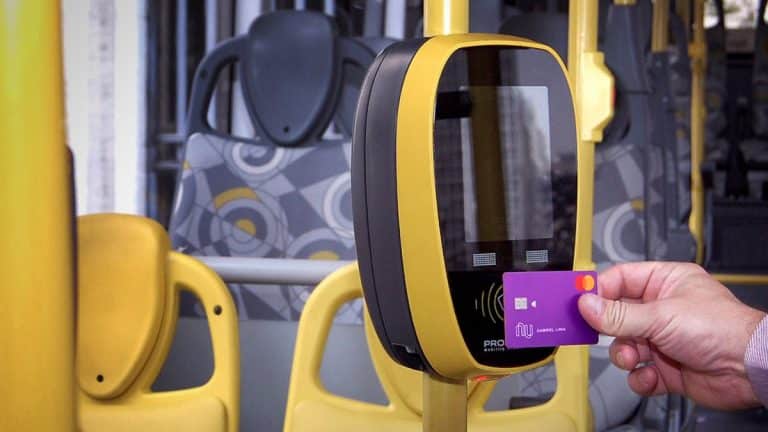 Metrô e ônibus de SP ampliam testes de pagamento digital