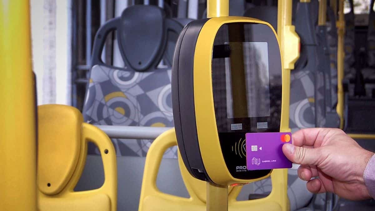 Metrô e ônibus de SP ampliam testes de pagamento digital