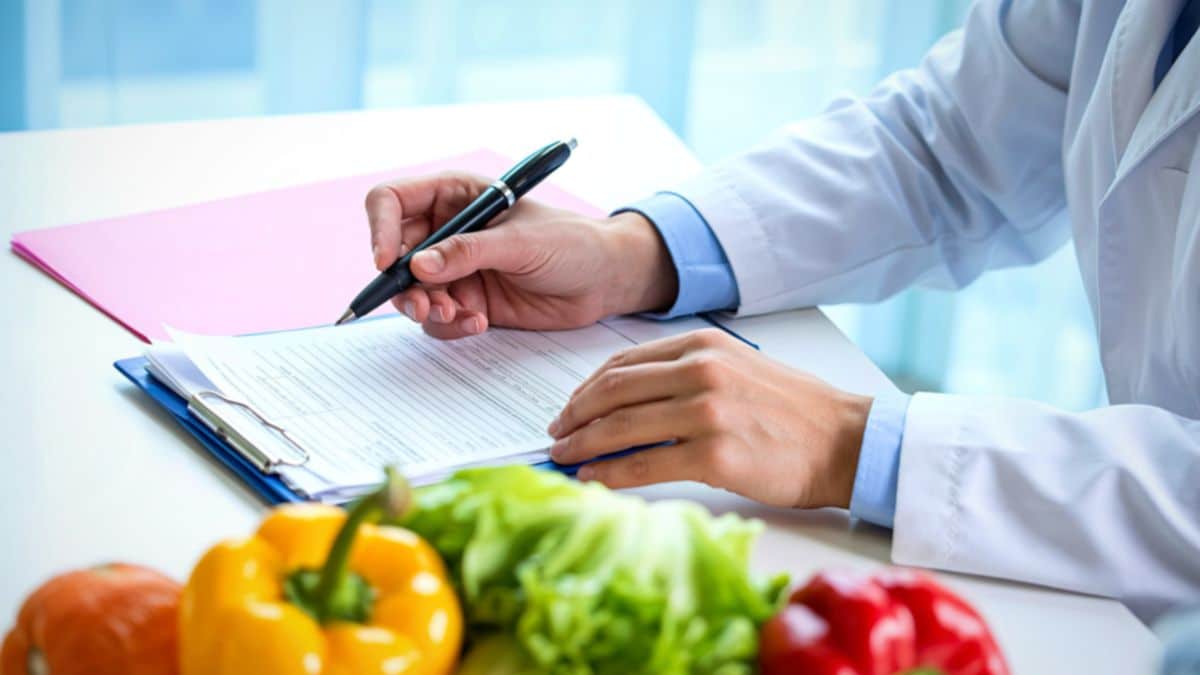 Nutrólogo explica como adotar uma alimentação saudável em 2026