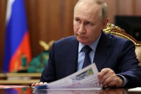 Putin estipula "preço de venda" da Groenlândia aos EUA e cita exemplo histórico do Alasca