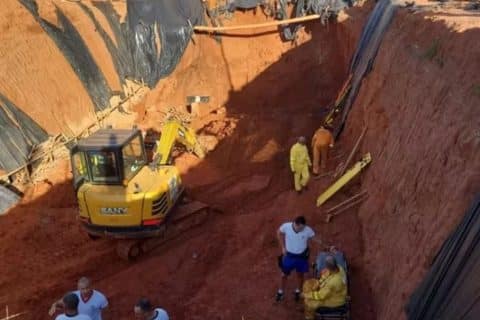 Quatro operários morrem soterrados em obra de frigorífico