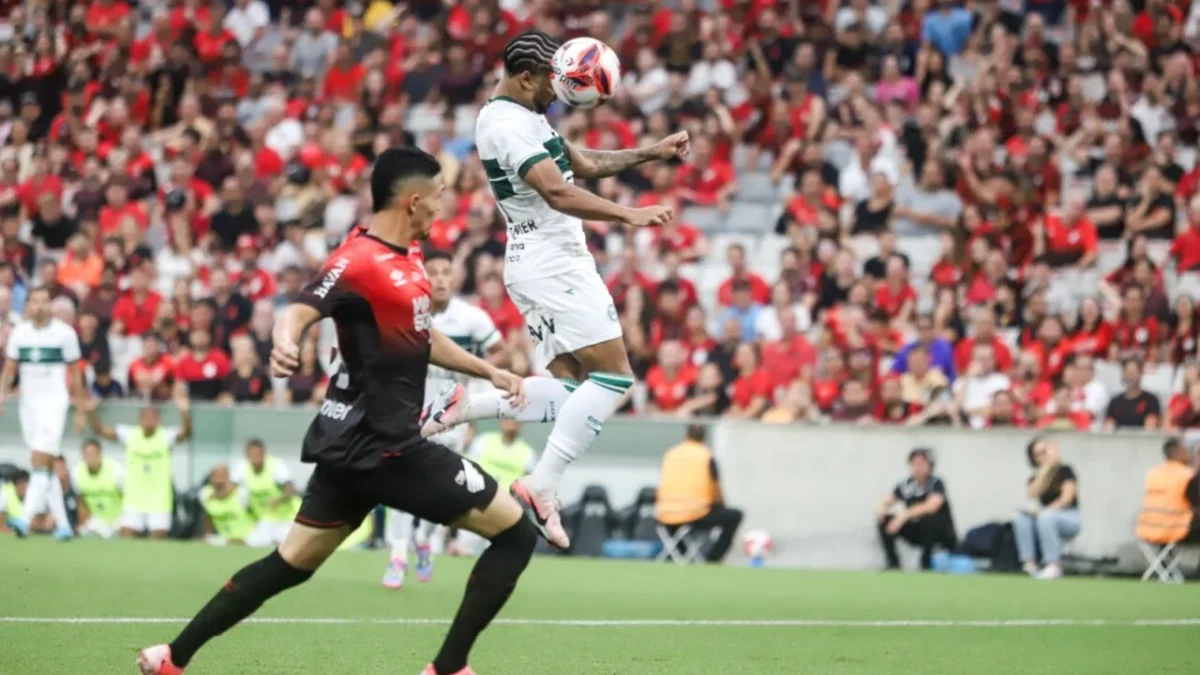 Coritiba bate Athletico no Atletiba e estende invencibilidade histórica