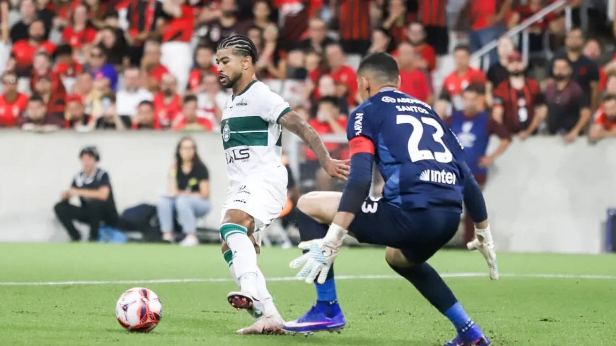 Benavídez tem atuação abaixo do esperado em Atletiba e torcida reclama