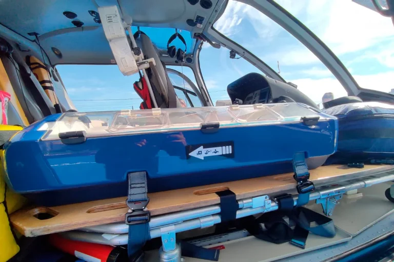 Helicóptero da PM realiza transporte urgente de recém-nascida no Litoral do Paraná